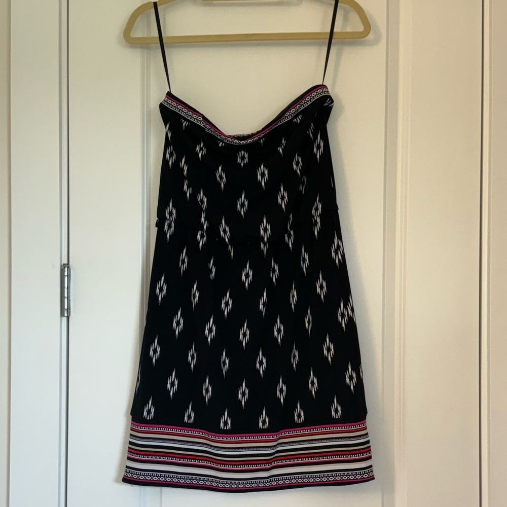 Gently worn WHBM Dress w/ elastic waist, great for a wedding/night out!